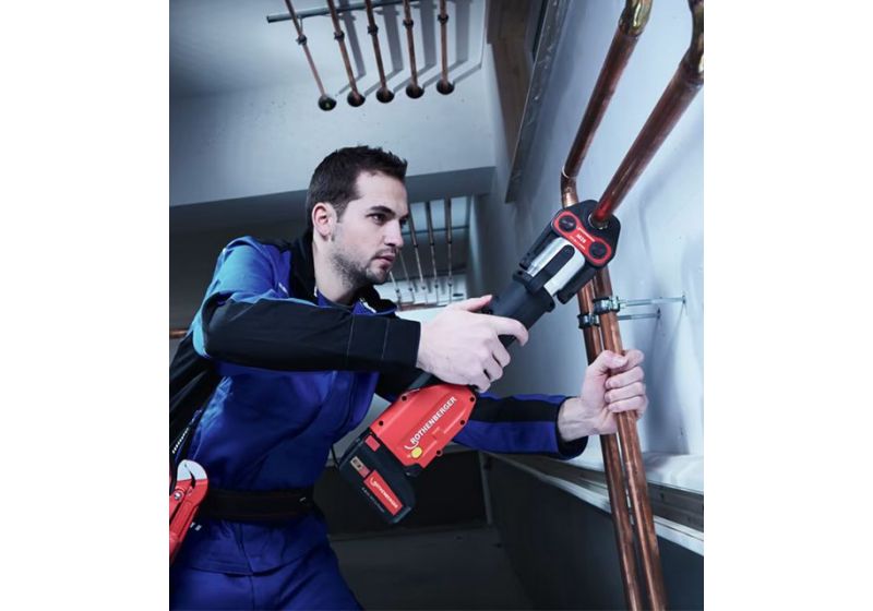 Battery powered pex pipe press made in Germany