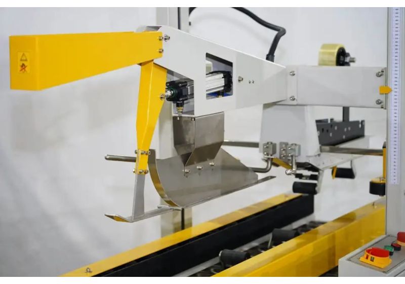 آلة ختم الكرتون الشريط الجانبي الحزام متوفر باعلی جودة