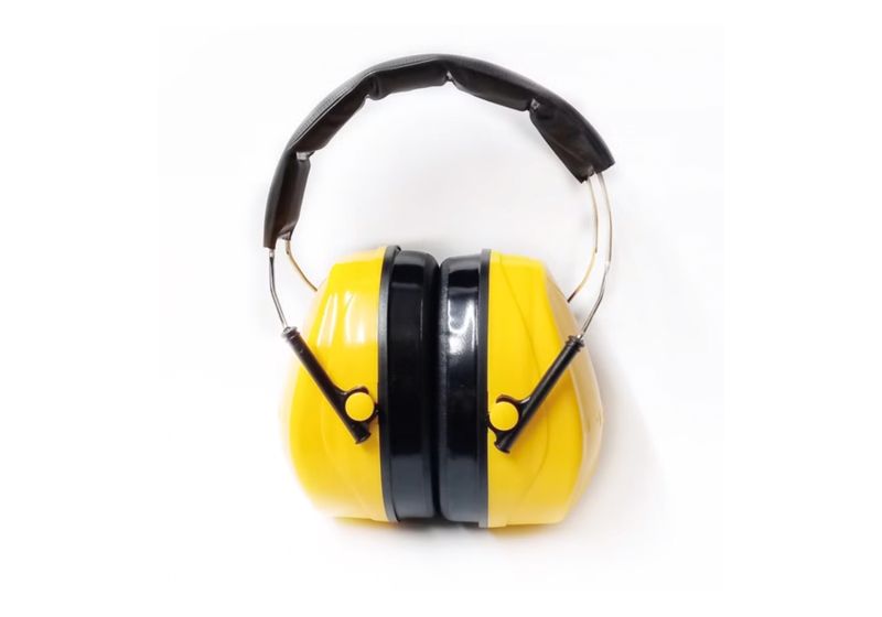 3M noise-canceling earmuffs, model peltorh9