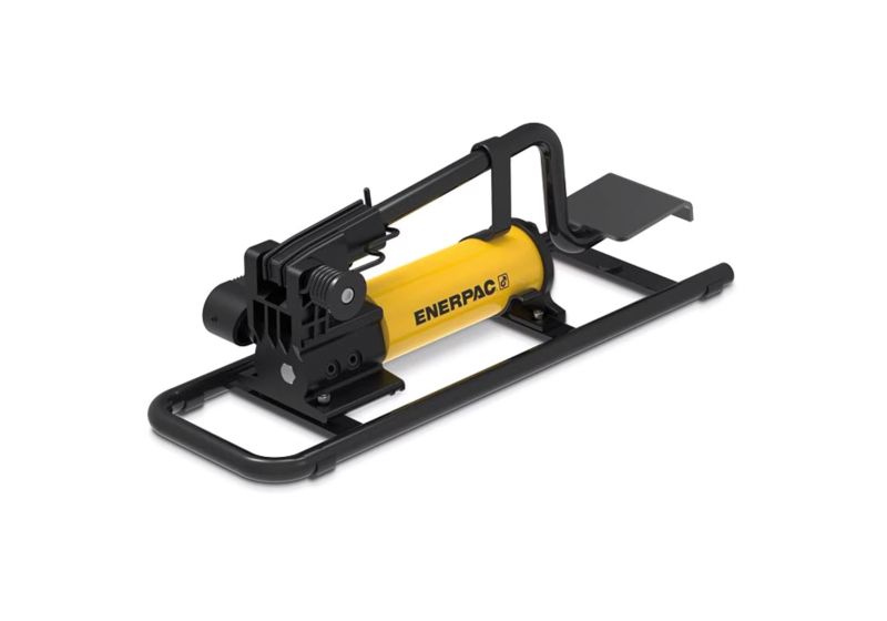 مضخة قدم هيدروليكية ثنائية السرعة من Enerpac طراز P392FP، 700 بار