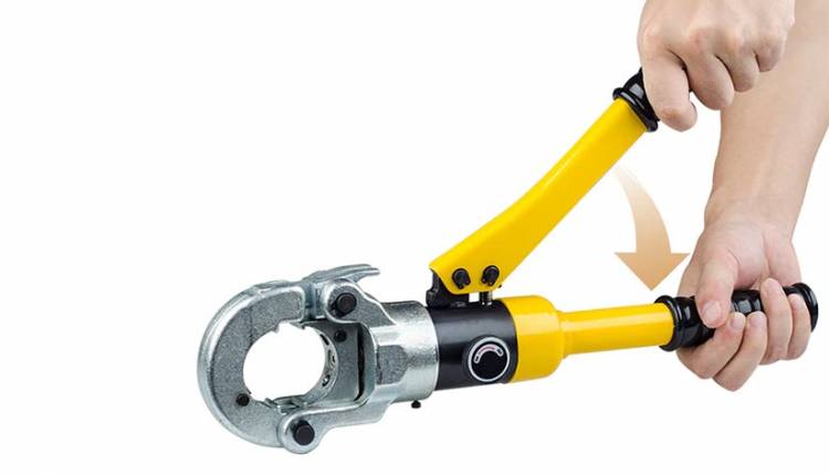 کار با پرس لوله پنج لایه هیدرولیک