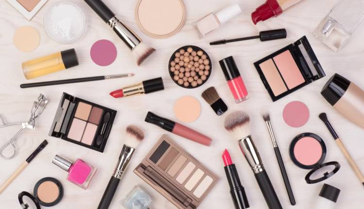 آرایش (Makeup) چیست؟