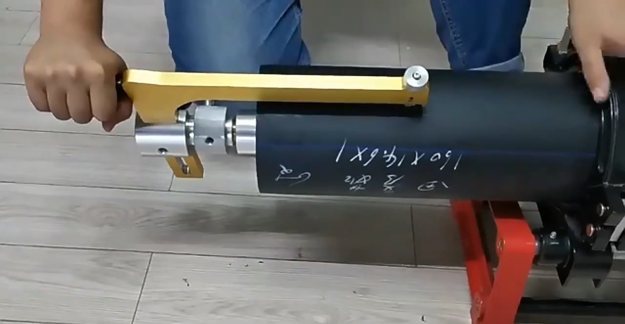 مراحل کار با اسکراپر لوله دستی