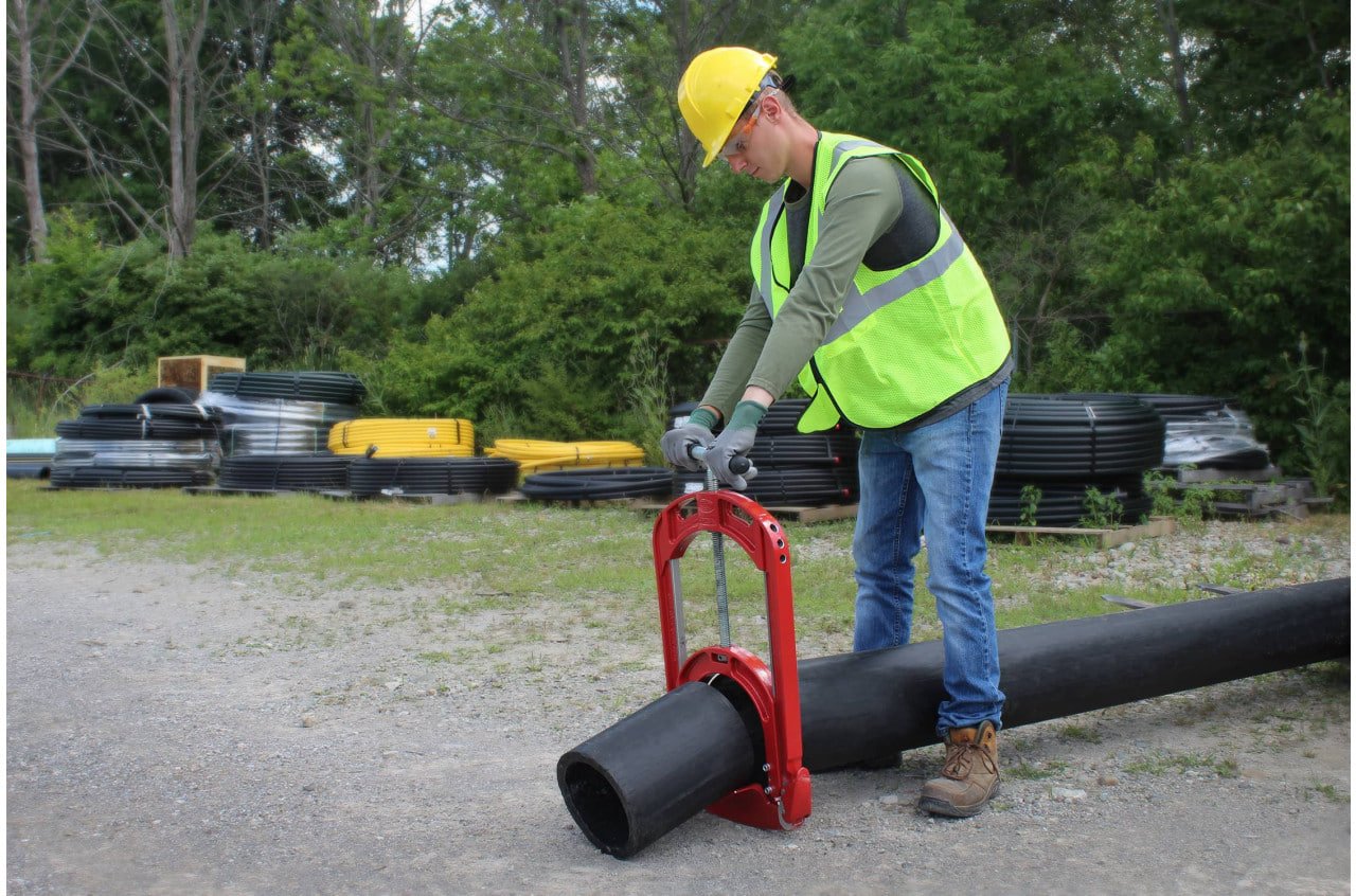 نکات ایمنی در کار با گیوتین برش لوله پلی اتیلن