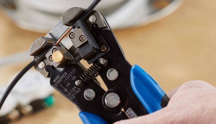 طرز کار با کابل لخت کن چگونه است؟