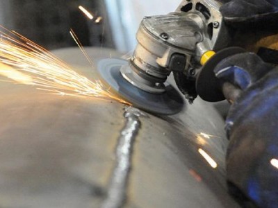 چگونه فلز را با مینی فرز قبل و بعد از جوشکاری تمیز کنیم؟ راهنمای کامل